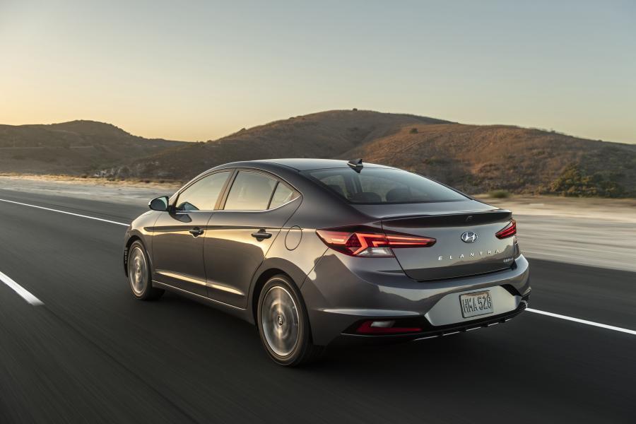  Hyundai Elantra Limited (AD) 2018 года  (NA) (фото 8 из 42)
